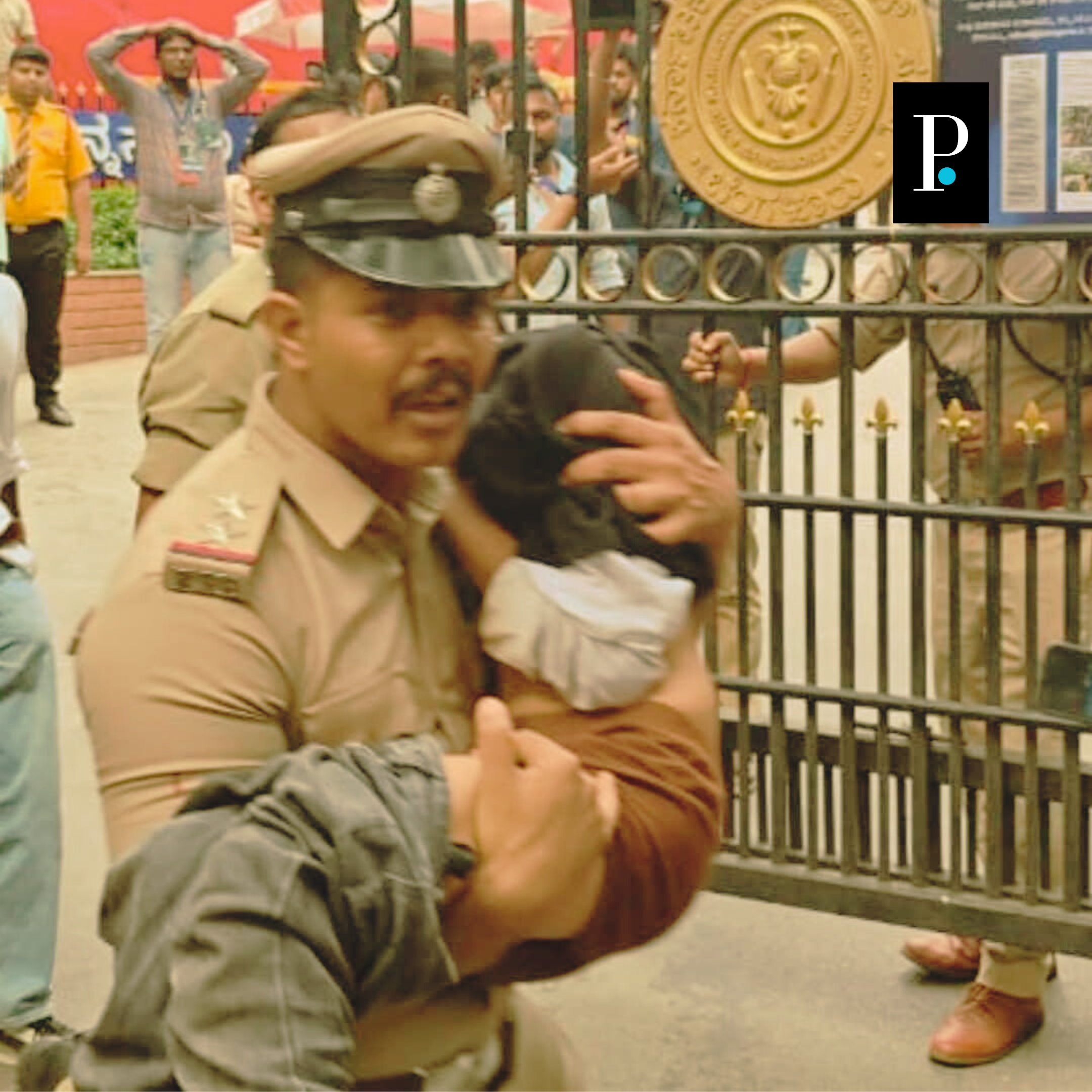 Police officer saving a child during Bengaluru Stampede